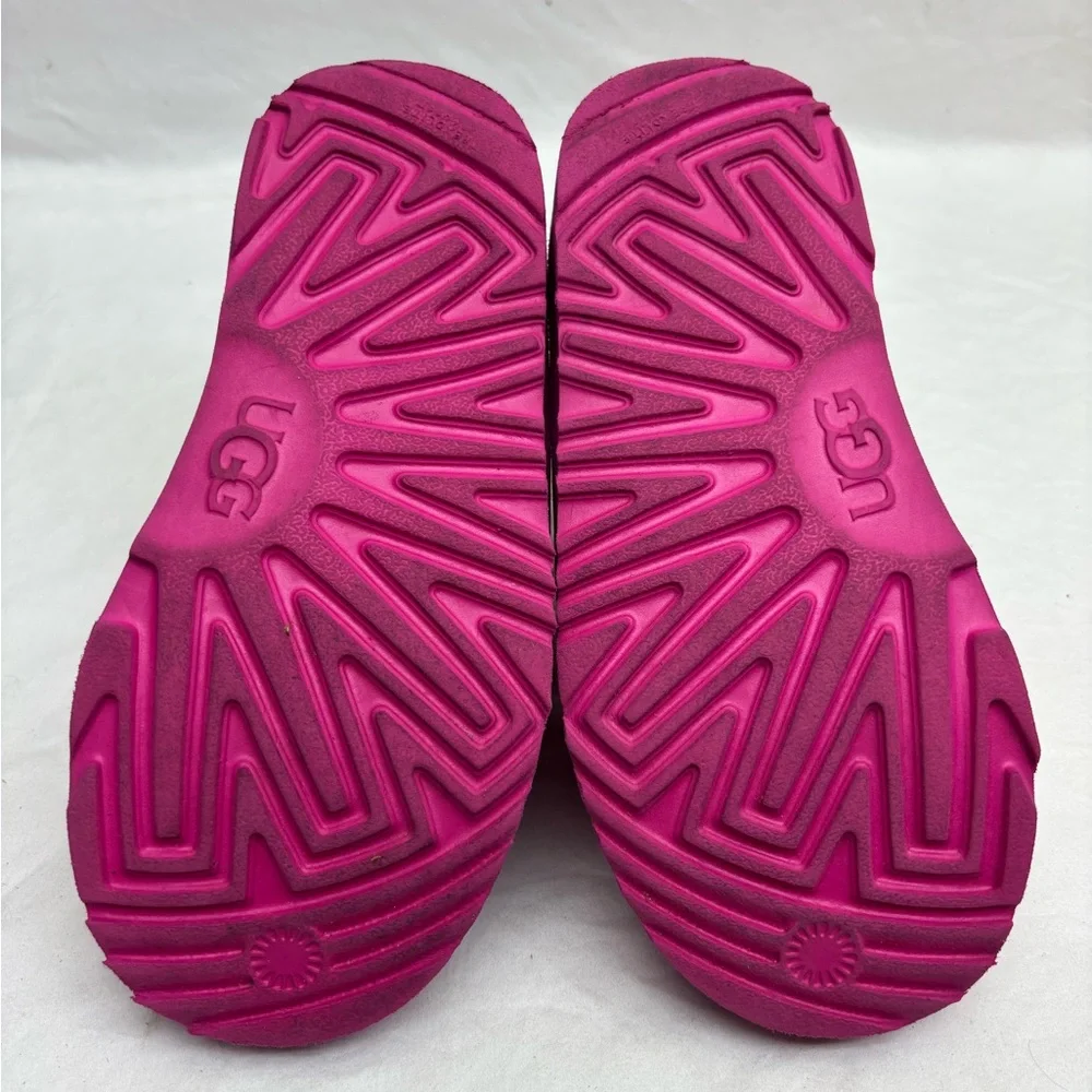 UGG Kids Neumel neon pink size 1 for little girl